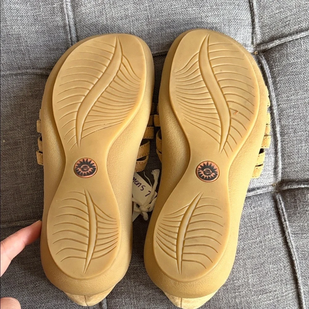 Earth Shoe Women's Tan Strappy Suede Sandals